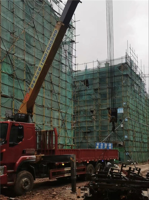 台江县“慢工细活”—— 吊车的 “微动控制” 技术